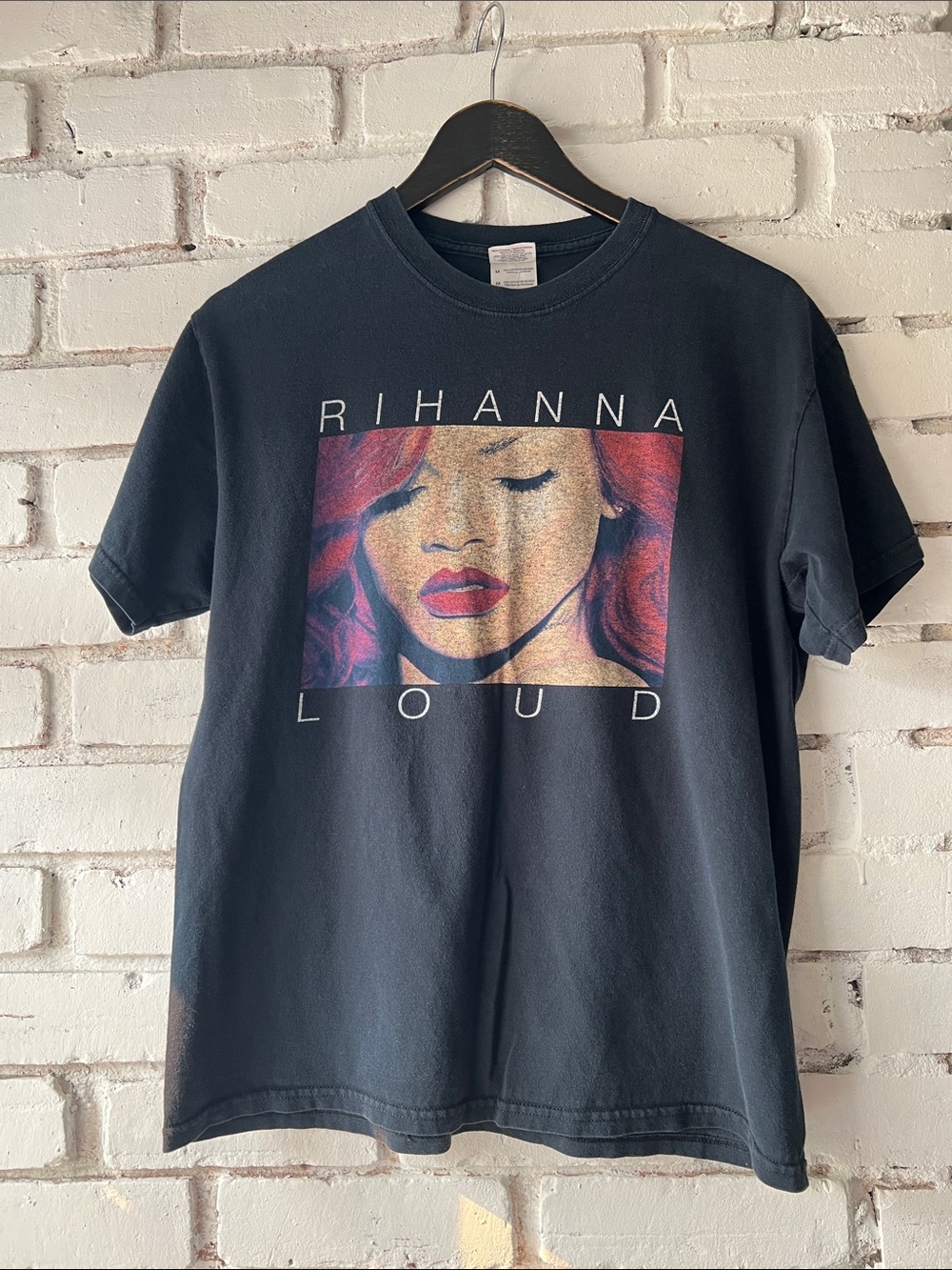 2011 Rihanna "Loud" Graphic concert Tee in Black we’ll worn but in good shape